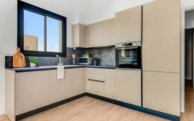 Sanders Crystal 1 - Charming 1-bdr Apt With Shared Pool