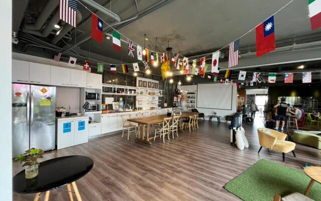 Light Hostel