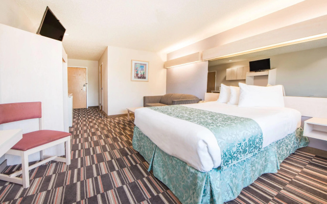 Microtel Inn & Suites by Wyndham Claremore