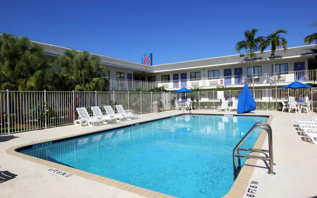 Motel 6 Lantana, FL