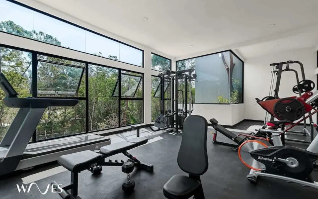 Spacious Loft W/garden View Pool + Jacuzzi GYM
