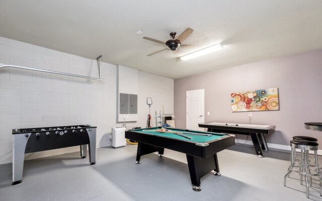 9 Bed Villa with Game Room, Pool & Spa