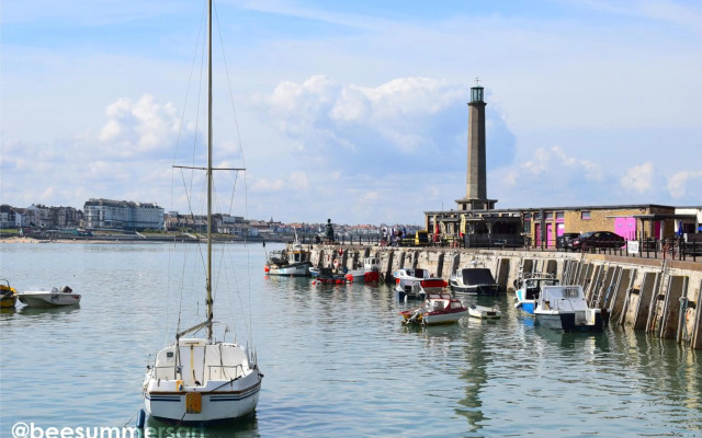 Seascape Retreat with Parking