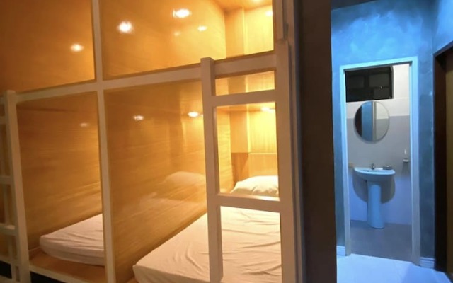 Fomo hostel palawan