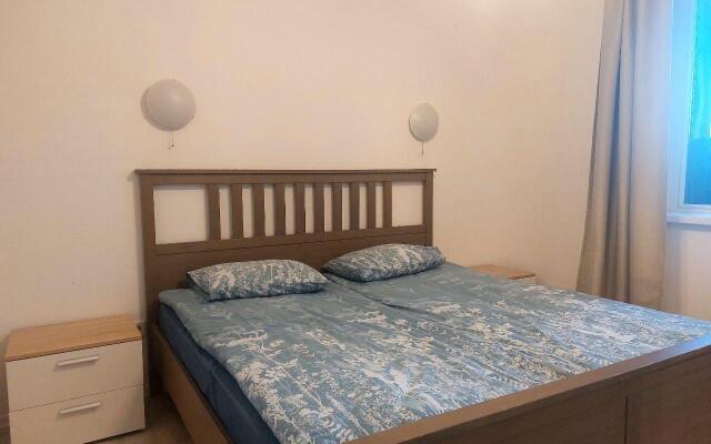 Olivinn на набережной Варкауса