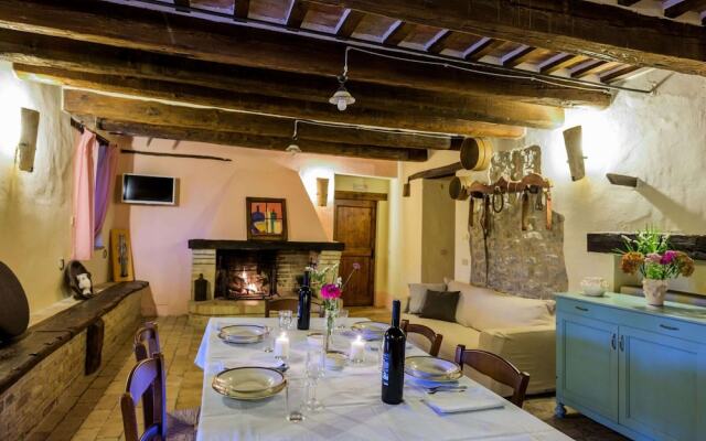 Gorgeous Apartment With Pool Near Sibillini Mountains