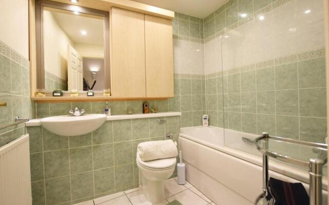 Luxury top floor 2BD Apartment Apsley