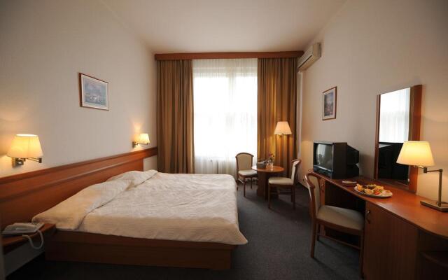 Hunguest Hotel Platánus