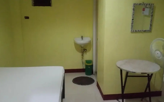 RMS Travellers Inn - Hostel