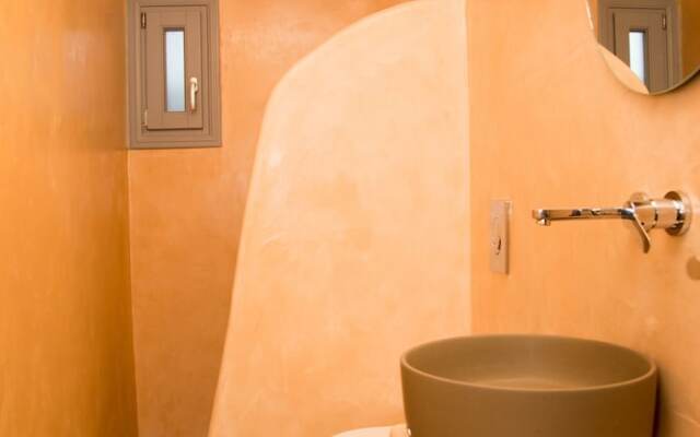 Markakis Studios Fira