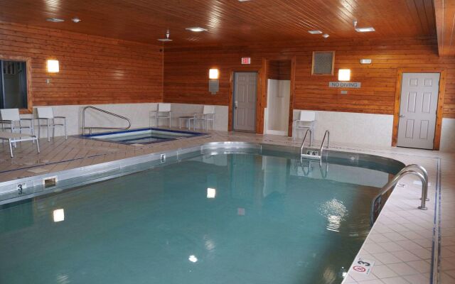 Country Inn & Suites by Radisson, Watertown, SD