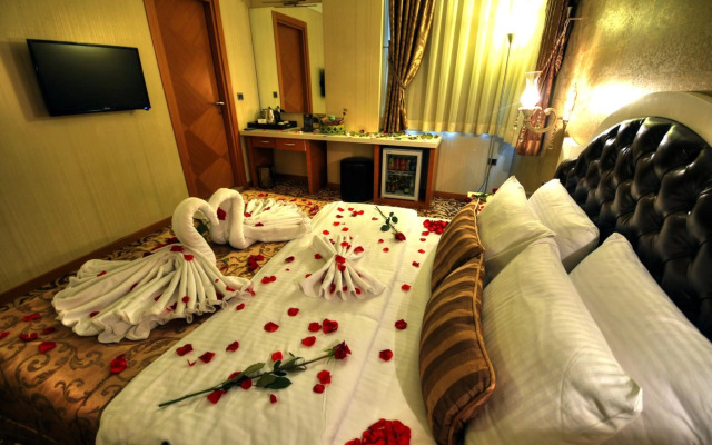 Golden Deluxe Hotel