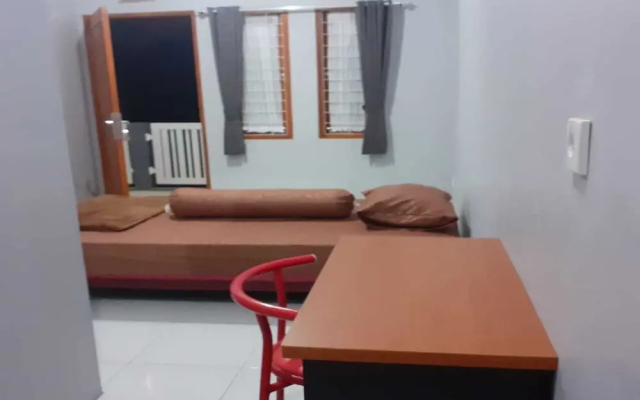 Nabila Syar i Guesthouse by ZUZU