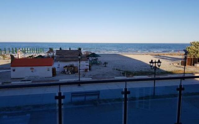Wave 1 Promenada Apartments