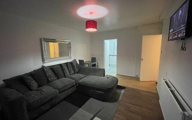 New! Xtra Large 4 Bedroom Up to 14 Guests