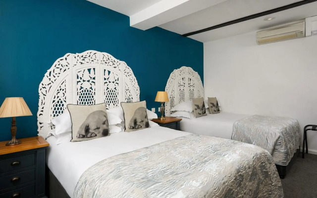 The Royal Adelaide Hotel
