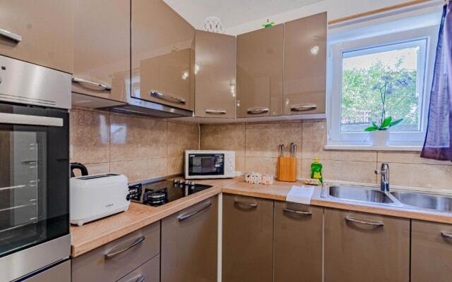 S2 - Modern Studio, Just 50m From the Beach