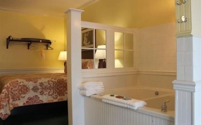 County Clare Irish Hotel & Pub