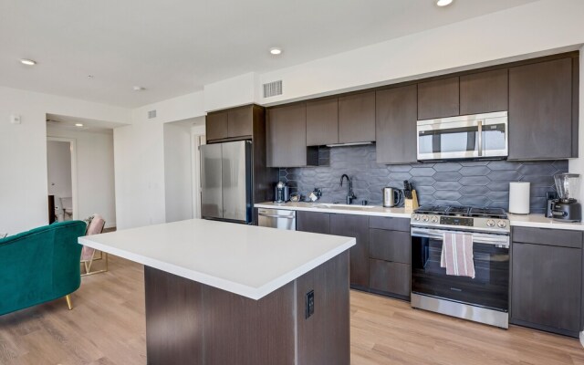 Luxury Apartment in Hollywood