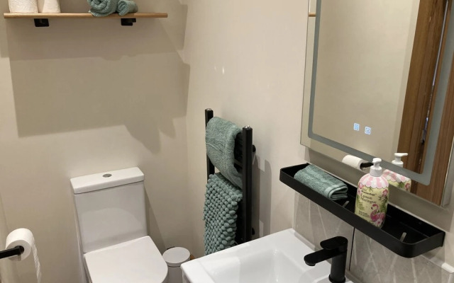 1 Bedroomed Detached Holiday Retreat Pant