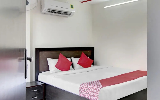 OYO 44366 Webmienz Hotel