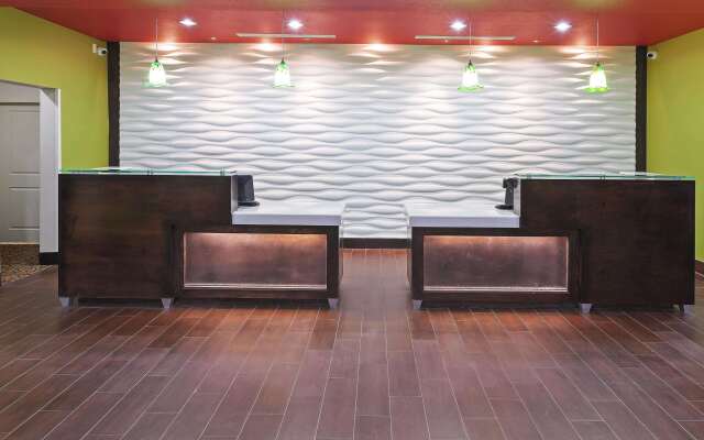 La Quinta Inn & Suites by Wyndham Pearsall