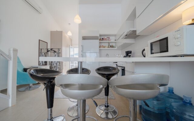 Modern Studio Apartment With Lovely sea View