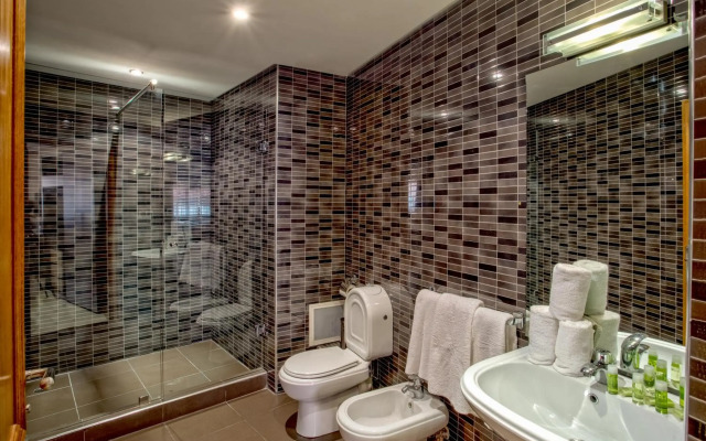 Yaad City Hotel