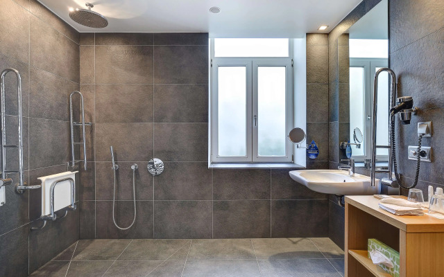 Radisson Blu Balmoral Hotel, Spa