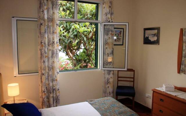 Bungalow with 2 Bedrooms in Sâo Martinho, Funchal, with Wonderful Sea View, Enclosed Garden And Wifi