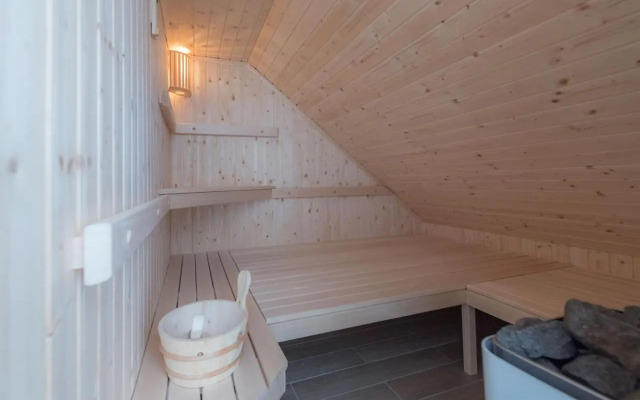 Apartments and rooms Tolc