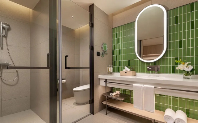 Holiday Inn Shanghai Pudong Airport by IHG