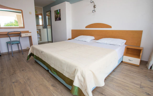 Hotel Amfibia Beach