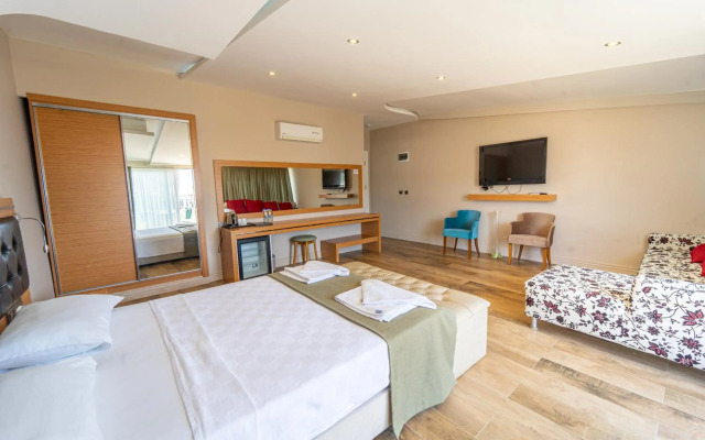 Aurasia SeaSide Hotel