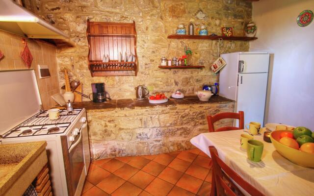 Lavish Farmhouse in Ortignano Italy with Swimming Pool