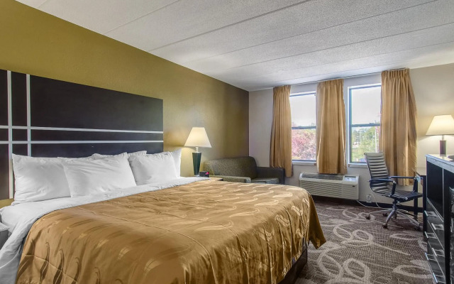La Casa Inn & Suites - Middleboro