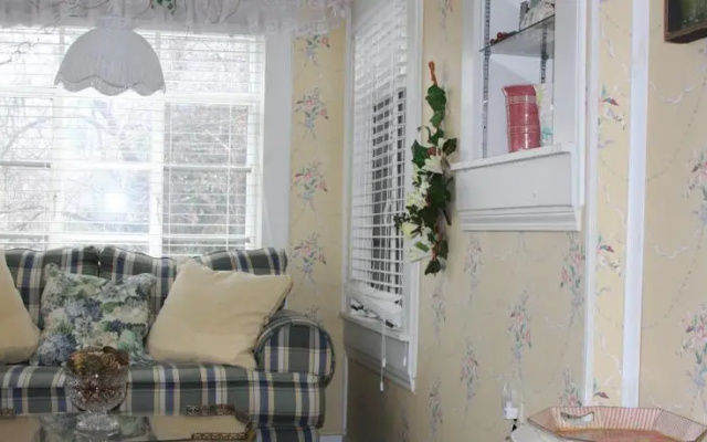 Chantilly Lace Inn