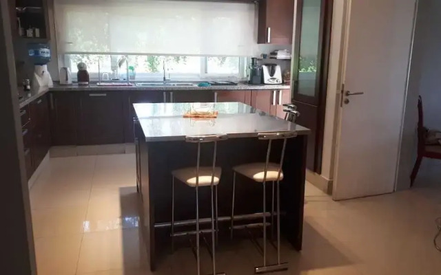 Acogedora Casa En Exclusivo Barrio