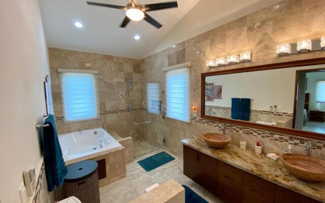 Casa Arnold - Luxurious 4 bedroom villa with pool