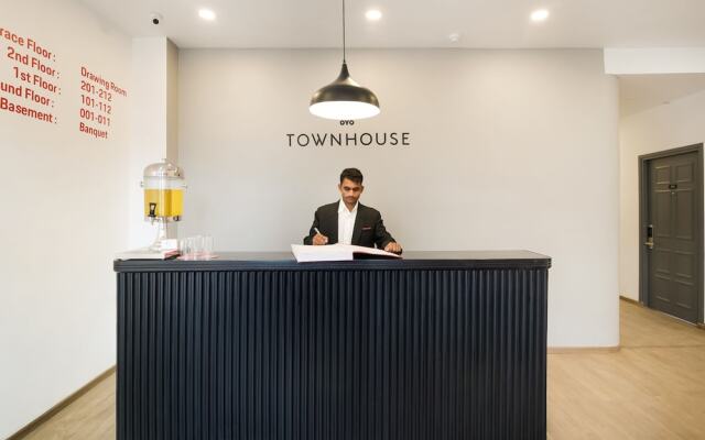 OYO Townhouse 217 The Awadh Airport