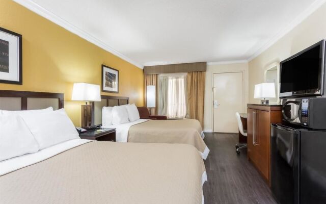 Days Inn Pensacola - Historic Downtown