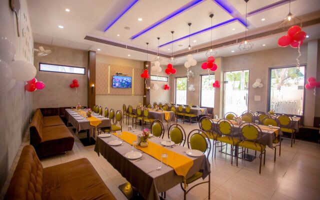 FabHotel Bee Town A.B Road