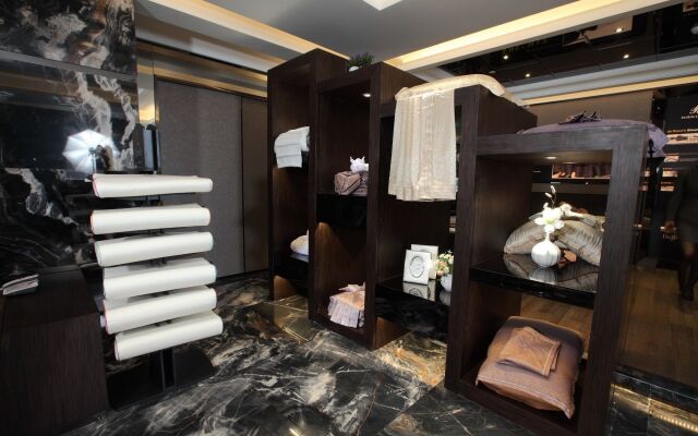 DeRUCCI Hotel