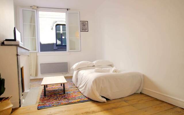 Rustic Flat in the Heart of Bayonne