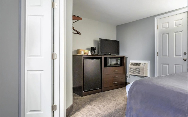 Mt Madison Inn & Suites