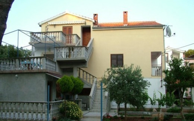 Apartment Darko - 100m from sea: A2 DVOSOBNI  Vir, Zadar riviera