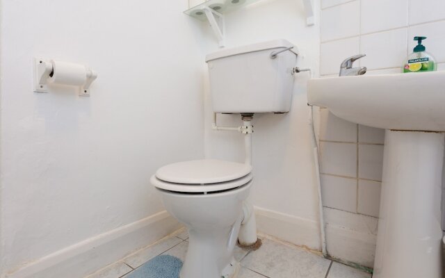 2 Bedroom Flat In Earlsfield