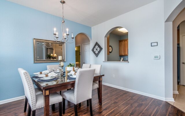 Top-floor Condo, Near Universal &convention Ctr
