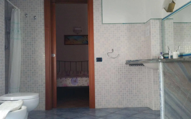 Artistika Golden Apartment