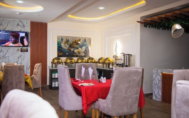 Modelo Hotel and Suites